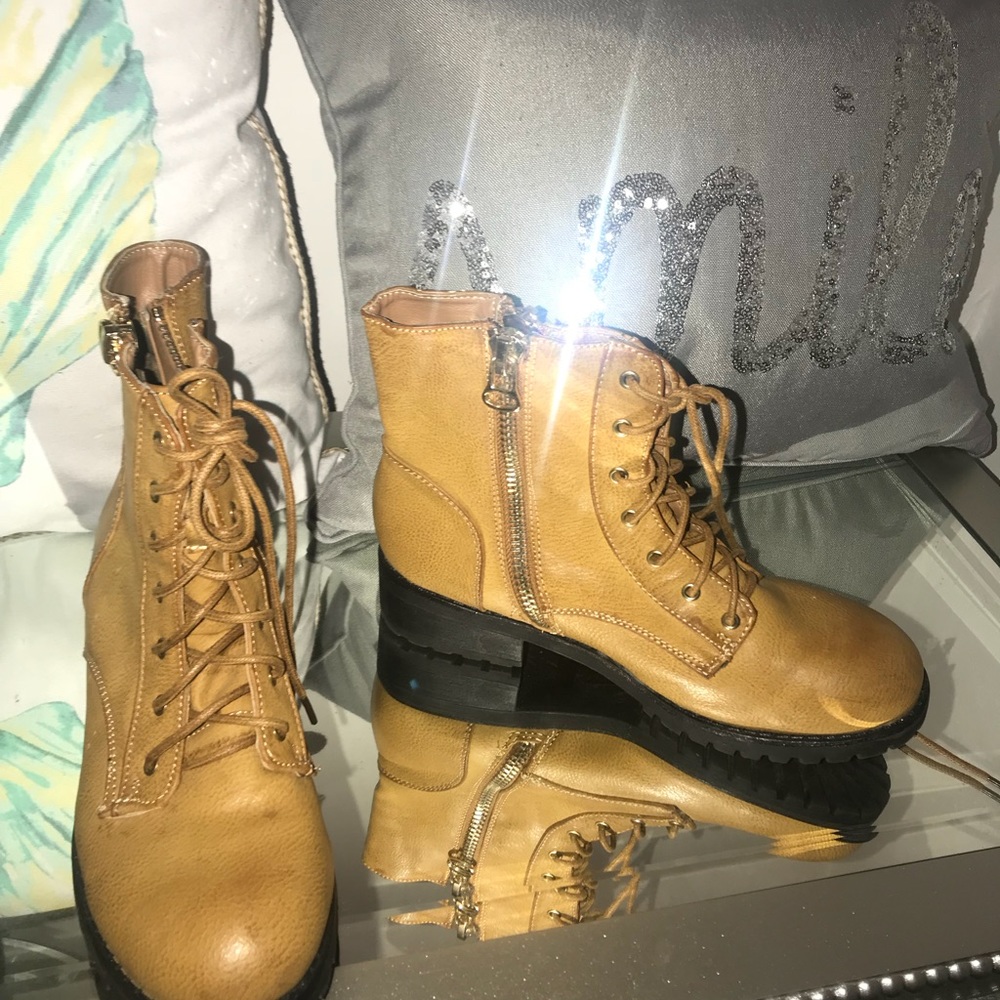 Combat boots